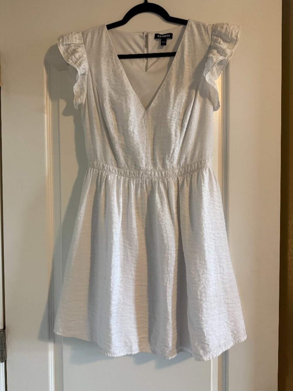 Express short white v-neck dress